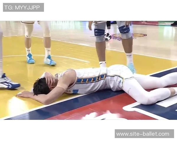 曾凡博再度受伤紧急送医检查球迷为其健康担忧