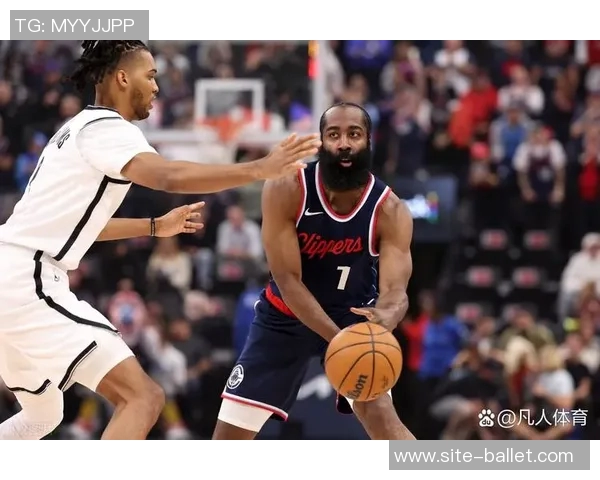 半场战报哈登火力全开贡献20分小卡紧随其后快船领先勇士3分